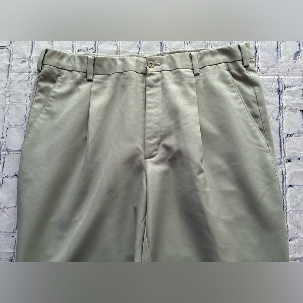 NIKE GOLF men’s size 36x34 beige pants